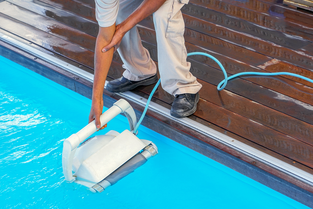 pool cleaning service